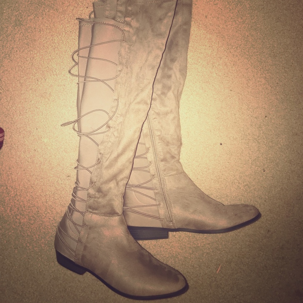 Camel boots